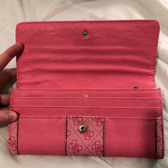 Authentic Guess Wallet - Picture 3 of 8